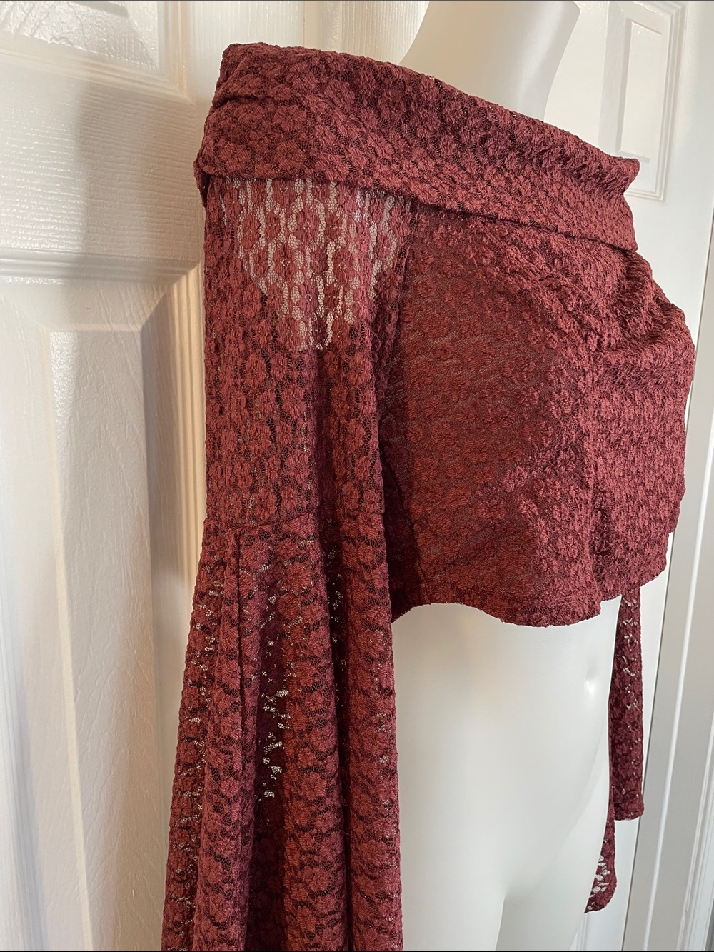 FREE PEOPLE LOLA OFF-SHOULDER LACE CROPPED BELL SLEEVE TOP BURGUNDY SZ L - Picture 10 of 13